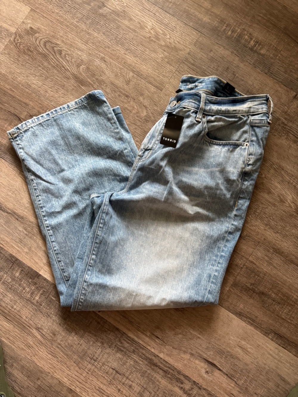 torrid women’s  Light Wash Straight Jeans - Faded Blue